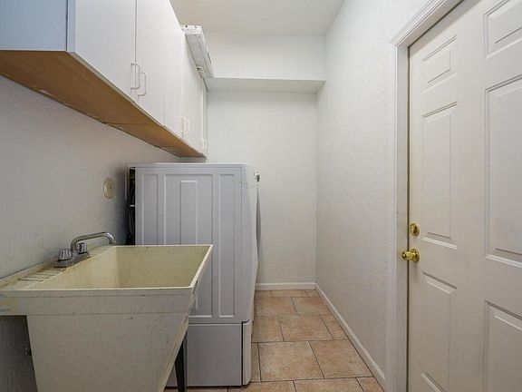 4th image of 8546 SE Wilkes Pl