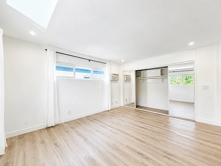 1326 Wellesley Ave — Photo 24