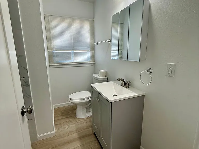 8420 1/2 S Tacoma Way — Photo 9