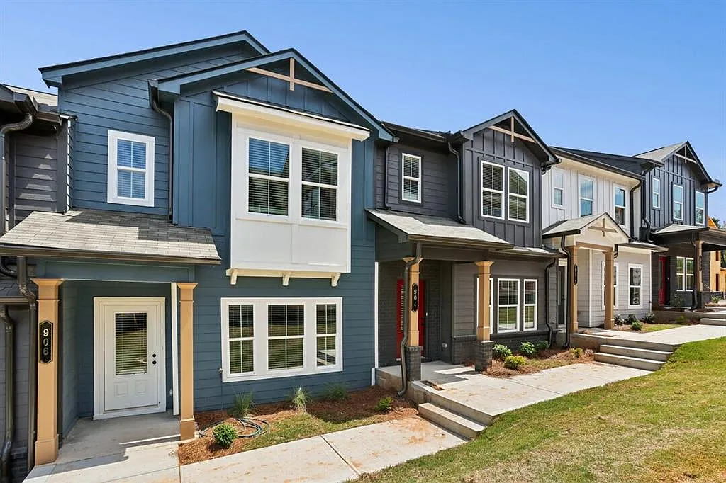 3 bed, 2.5 bath, 1811 sqft, $3,106 — Photo 1