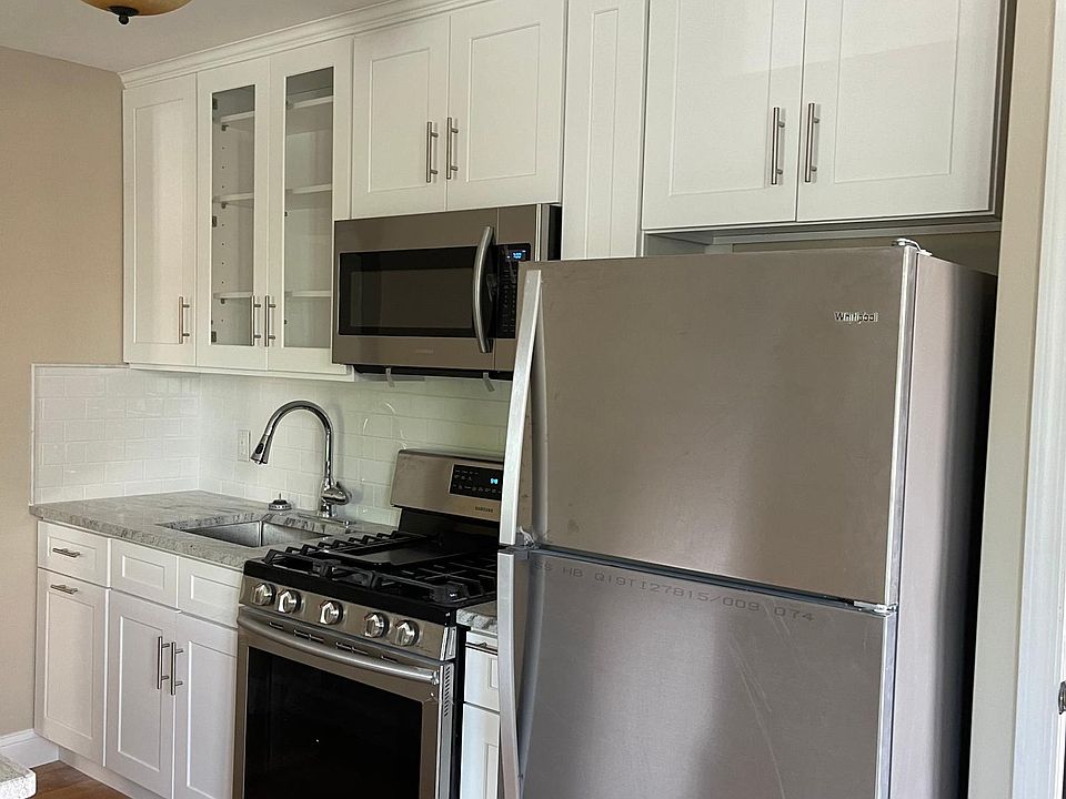 1st image of 709 Clarence Ave #2
