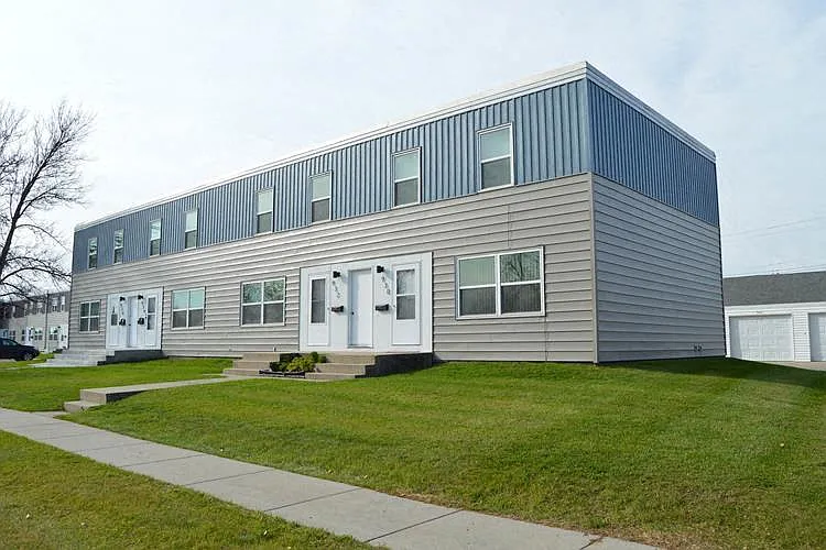 West Fargo, ND Sheyenne Terrace | Exterior