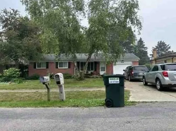 8058 Granada Ave, Brighton, MI 48114