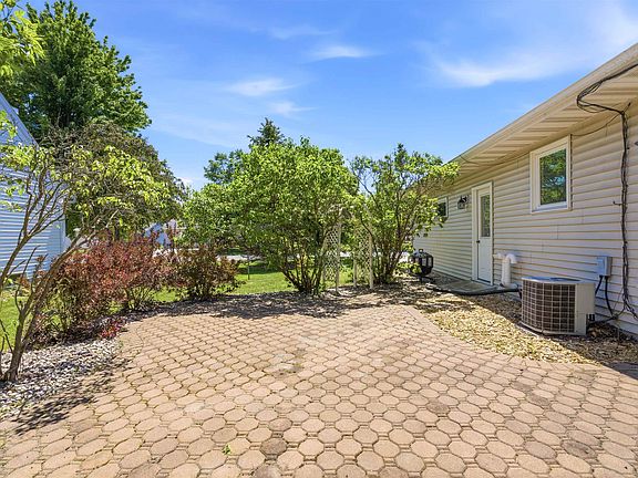 3rd image of 271 Southview Rd
