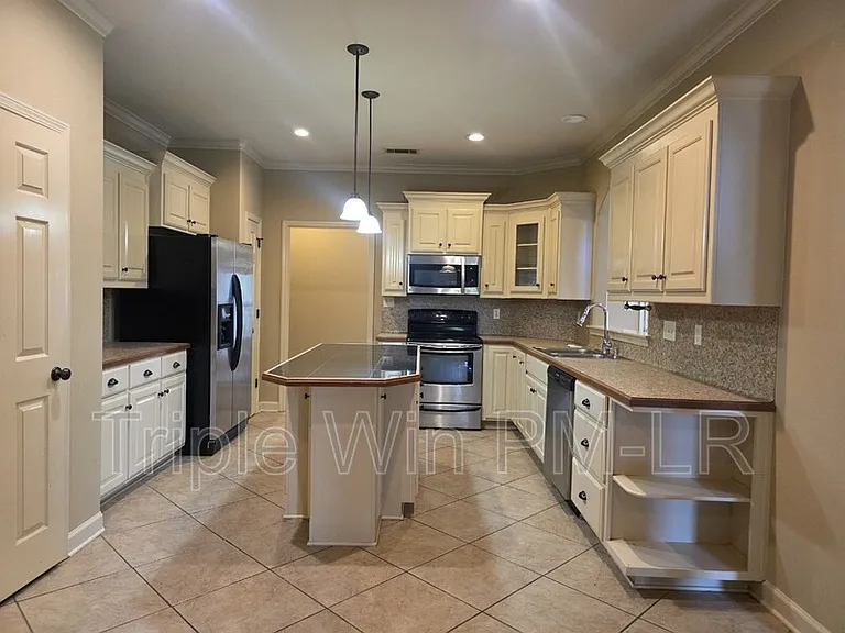 1901 Hidden Creek Dr — Photo 12