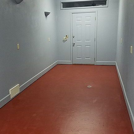 This is a bonus room. 28x11'