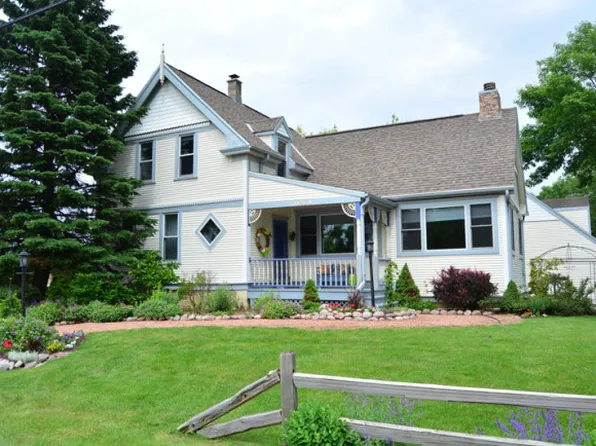 11004 N Range Line Rd, Mequon, WI 53092