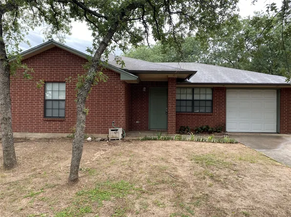 800 Red Oak Ct, Azle, TX 76020