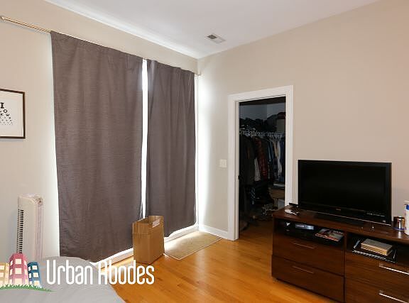 2nd image of 3709 N Southport Ave #G01c