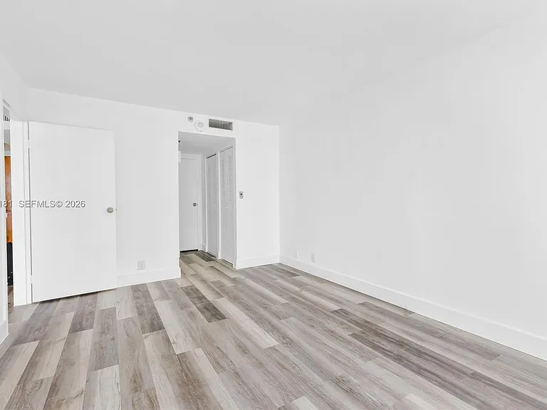 7601 E Treasure Dr #506 — Photo 17