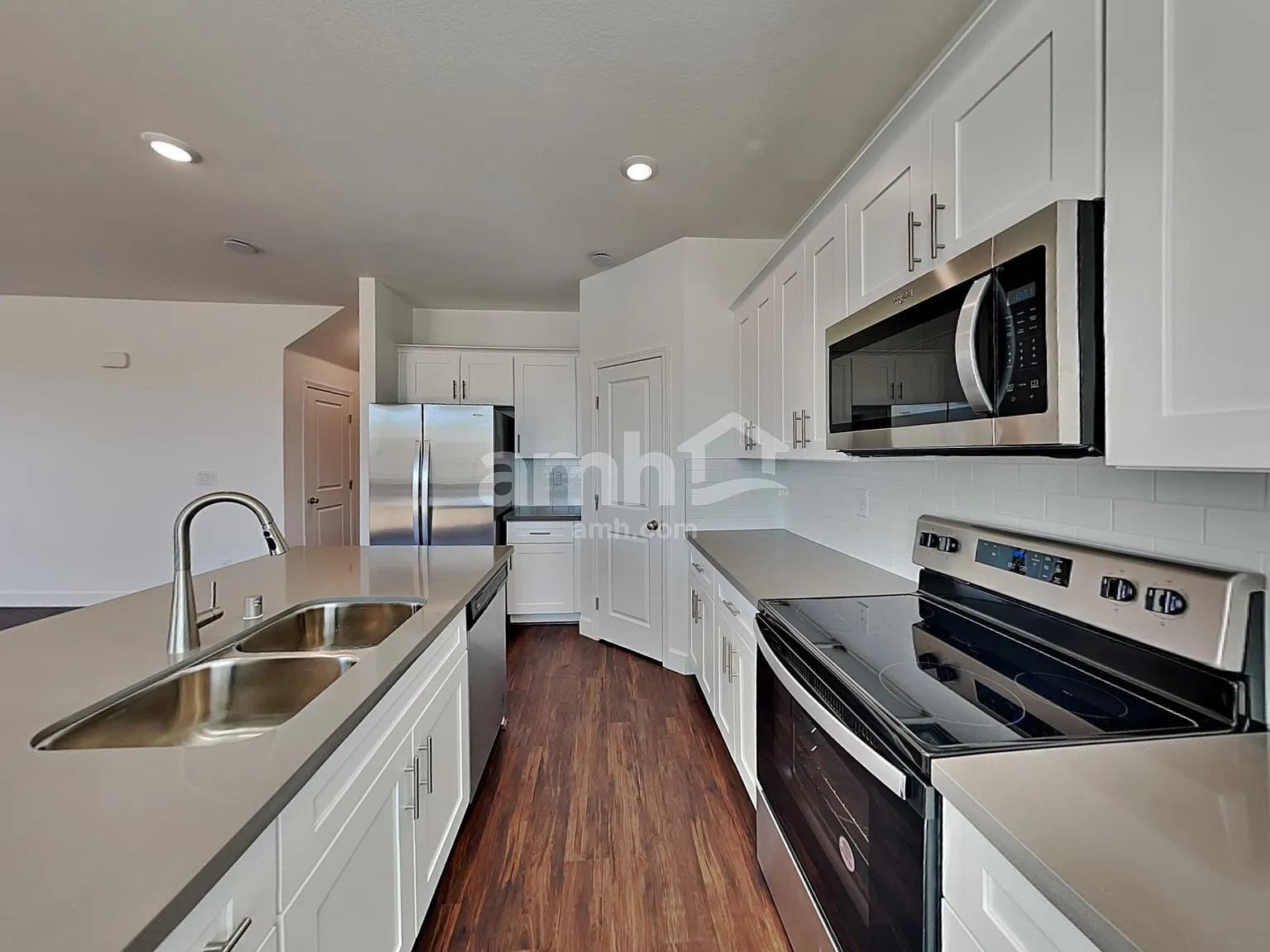 3 bed, 2.5 bath, 1845 sqft, $2,345 — Photo 3