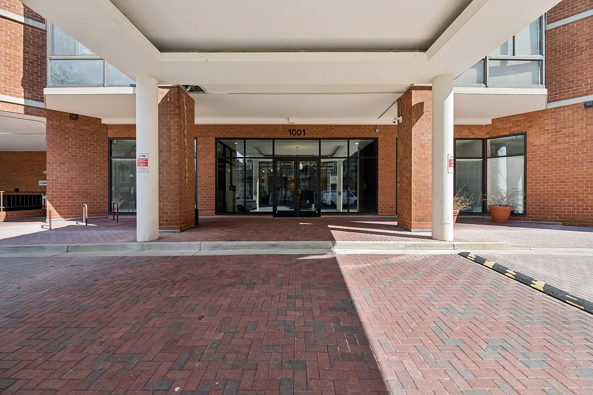 Building Photo - 1001 N Randolph St #202