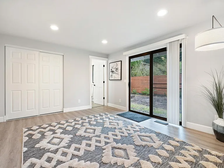 18311 NE 21st St — Photo 17
