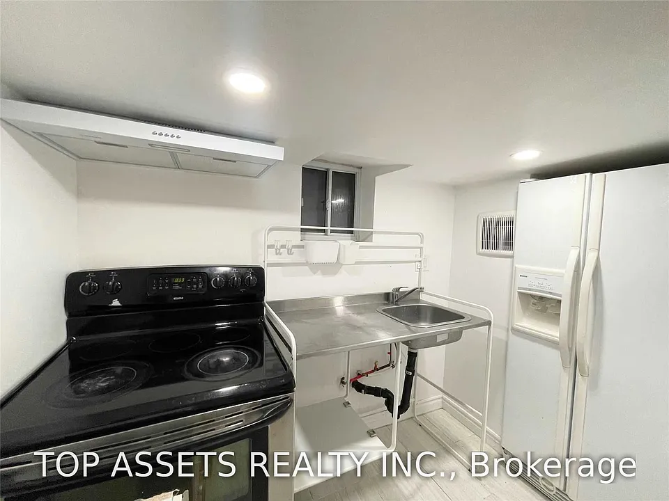 570 Vaughan Rd #LOWER ONE ROOM