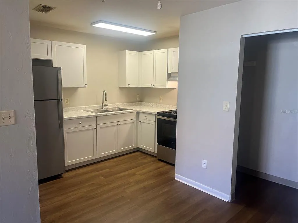 2 bed, 1.0 bath, 800 sqft, $1,000 — Photo 2