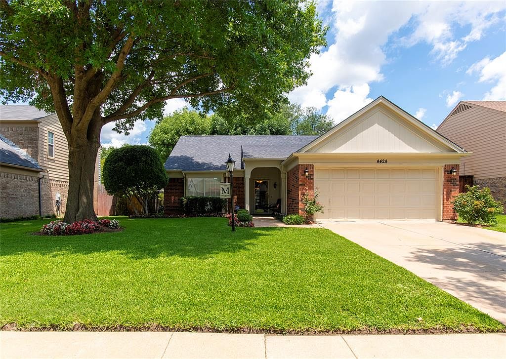 4424 Newport St Grand Prairie Tx 75052 Zillow [ 727 x 1024 Pixel ]