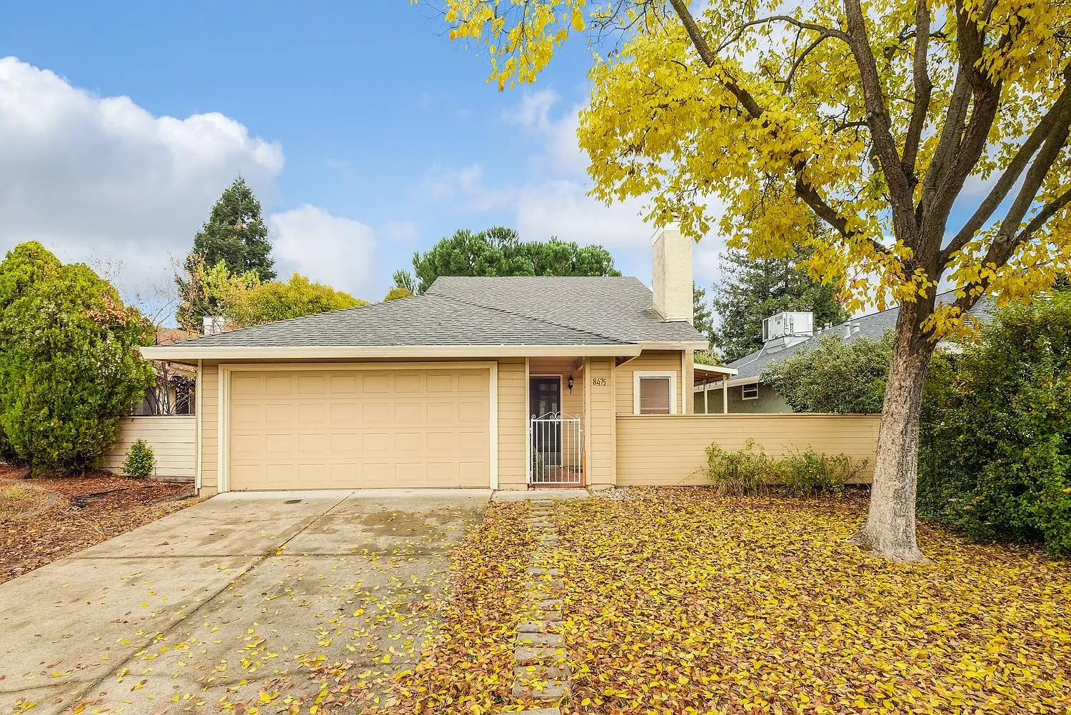 8475 Sunnybrae Dr photo 1