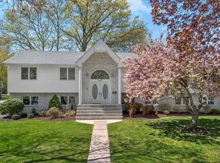 395 Chelsea St, Paramus, NJ 07652