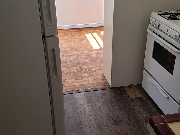 4th image of 37 Lorton Ave #1