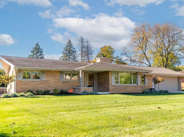 N77W14929 Wood View DRIVE, Menomonee Falls, WI 53051