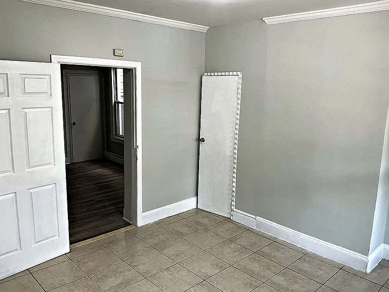 546 Livingston St — Photo 6