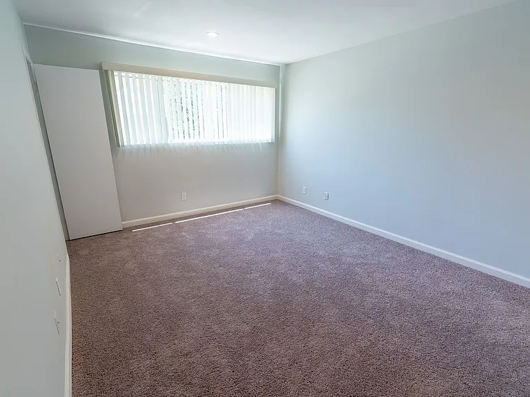 1635 North Martel Avenue — Photo 12