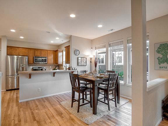 3rd image of 1848 10th Ave NE #1315