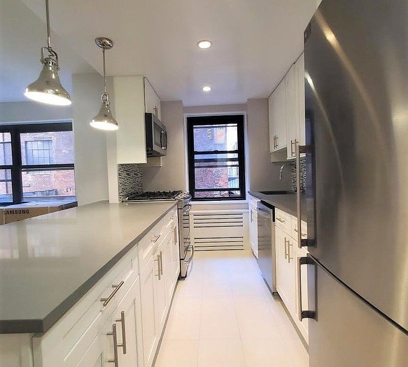 1st image of 305 E 47th St #3O