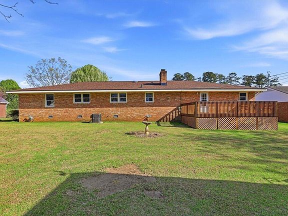 4th image of 216 Crescent Dr