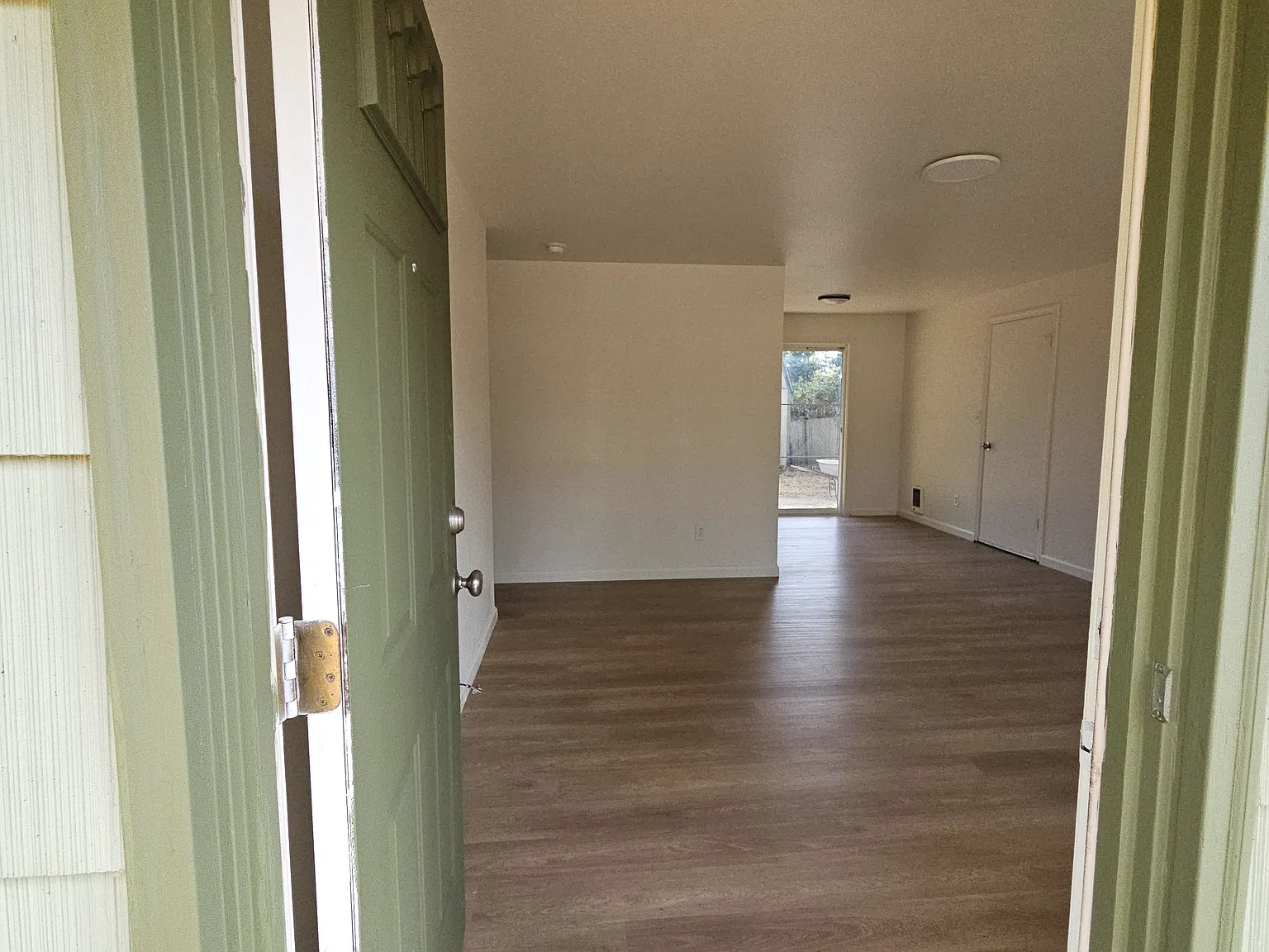 2 bed, 912 sqft, $2,380 — Photo 2