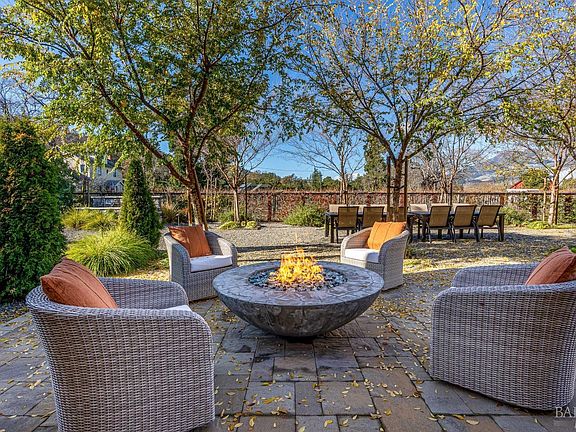 5th image of 910 Highland Court