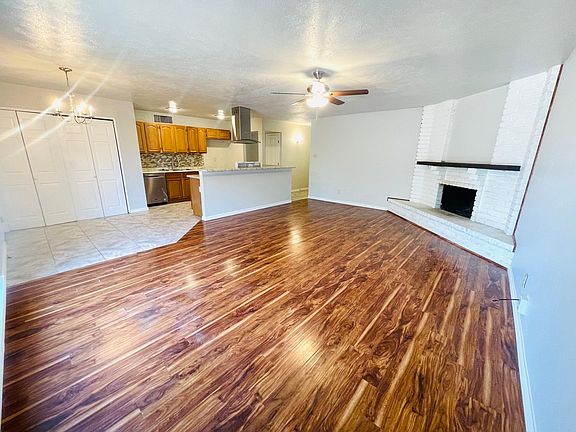 3rd image of 715 Meadow Mead Dr