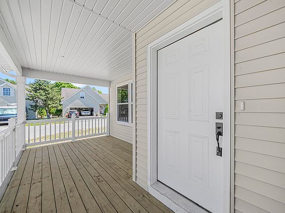5th image of 2839 Ruby St