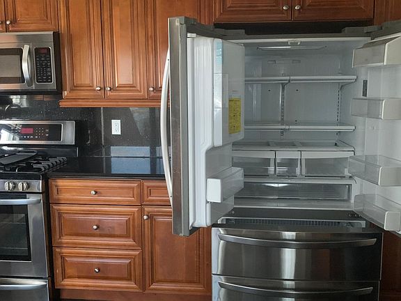 4th image of 64 Laconia Ave