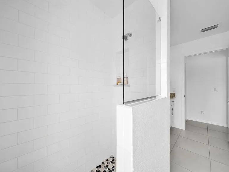2204 SW 30th Ter — Photo 23
