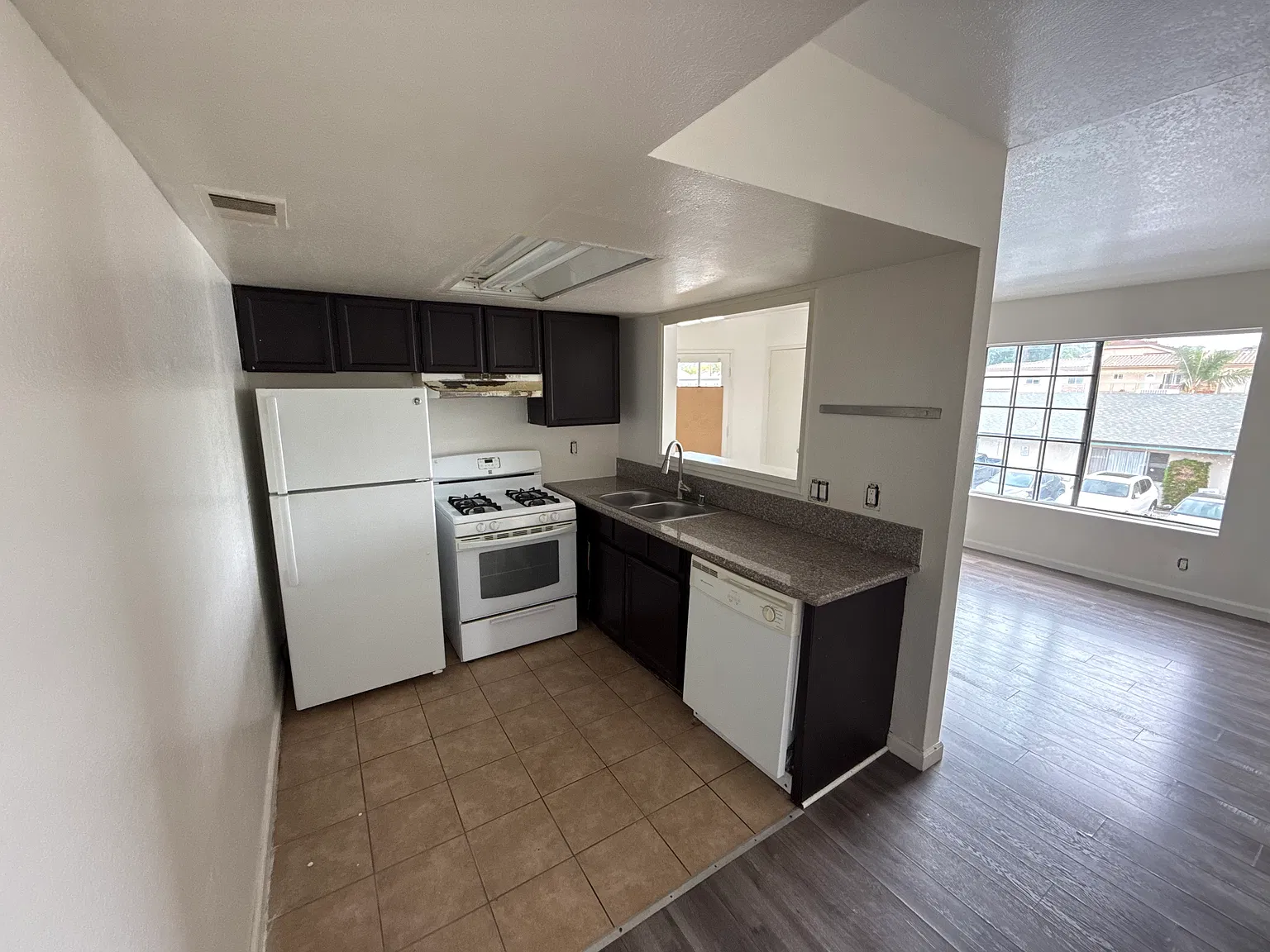 2 bed, 800 sqft, $2,350 — Photo 3