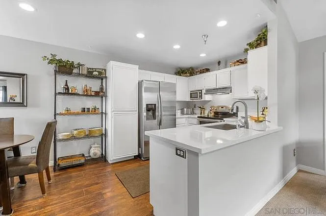 2 bed, 968 sqft, $2,900 — Photo 2