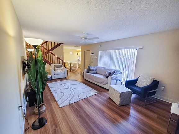 4th image of 408 Buttonwood Lane