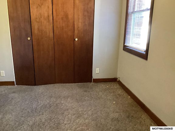 3rd image of 218 4th St S