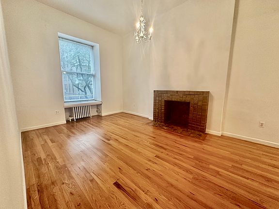 2nd image of 6 W 87th St APT 3