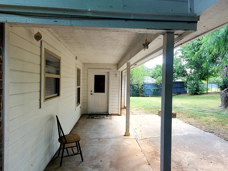 2406 Linda Ct — Photo 9