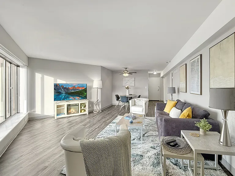 Harbor Tower Apartments — Photo 18