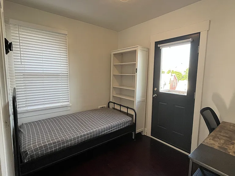 251 Robinson St #2 — Photo 6