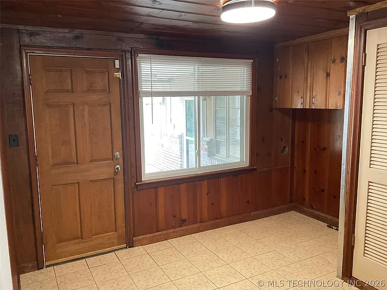 1644 S Knoxville Ave — Photo 18