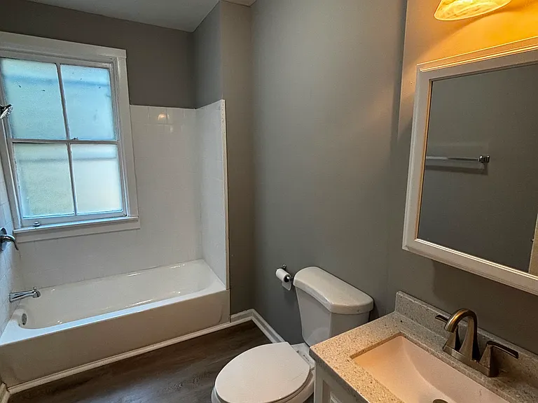 27 N Lake Ave #2 — Photo 7