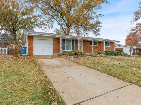 2811 Woodbury Dr, Saint Louis, MO 63125