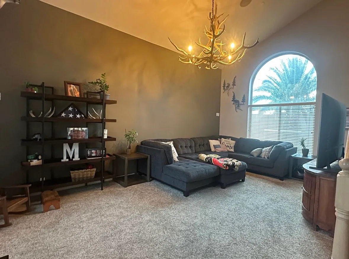 4 bed, 2347 sqft, $2,900 — Photo 3