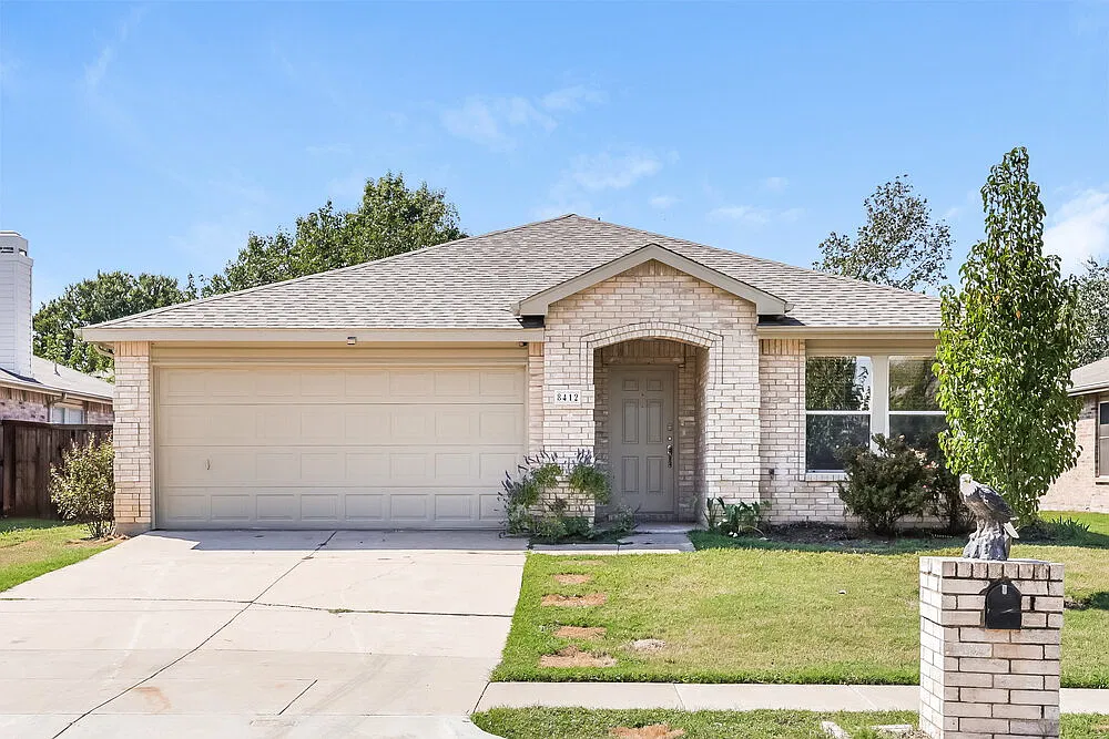 4 bed, 2.0 bath, 2087 sqft, $2,190 — Photo 1