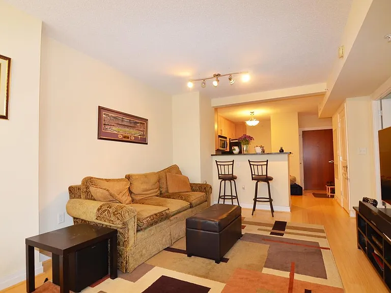 915 E St NW #912 — Photo 3