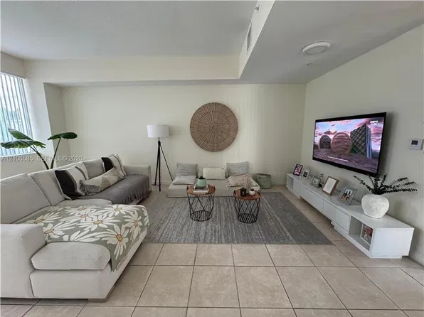 2146 Van Buren St APT 406, Hollywood, FL 33020